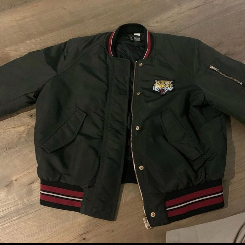 BOMBER JACKET